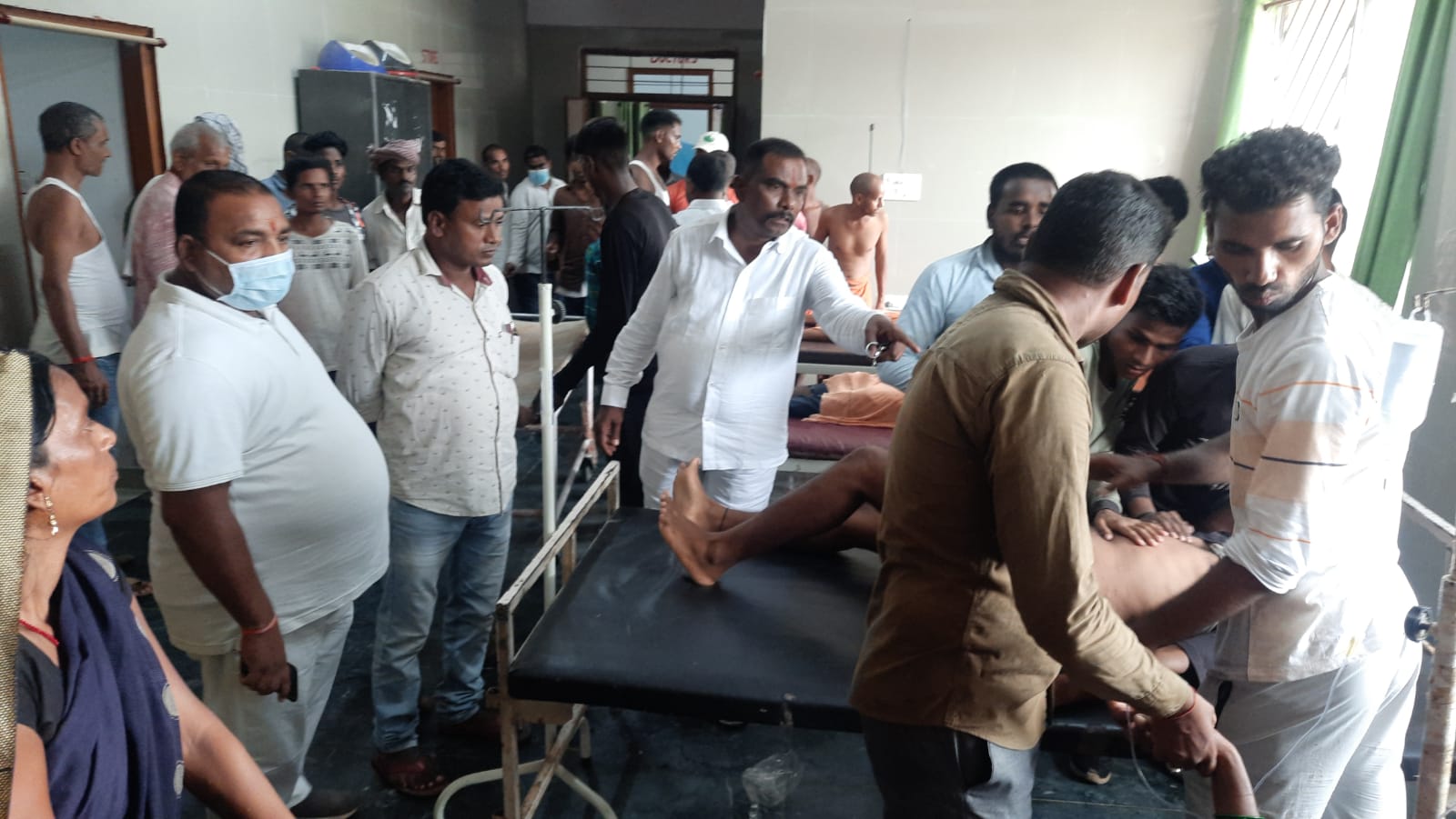 वज्रपात की चपेट में आने से दो की मौत, सात झुलसे, एक रेफर