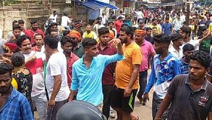 BREAKING : अंकिता की मौत के विरोध में दुमका में बाजार बंद, आरोपी को फांसी की सजा देने की मांग को लेकर स्थानीय लोगों का विरोध प्रदर्शन