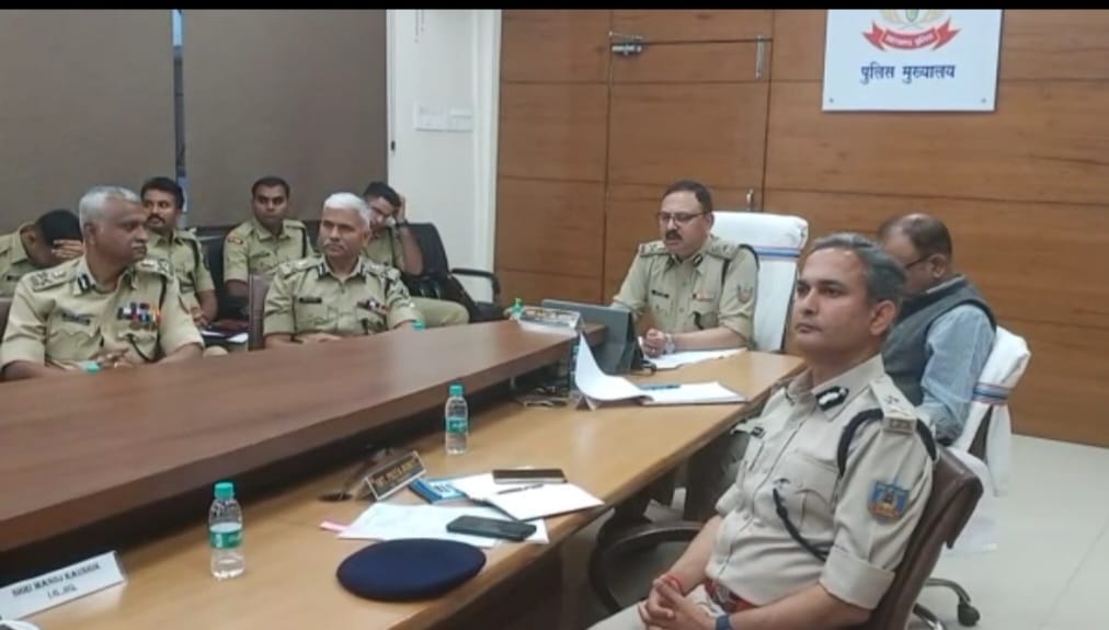 कुख्यात अपराधियों को अभियान चलाकर भेजें जेल, लंबित कांडों का जल्द करें निष्पादन, नहीं तो.... जानिए डीजीपी ने क्या कहा 