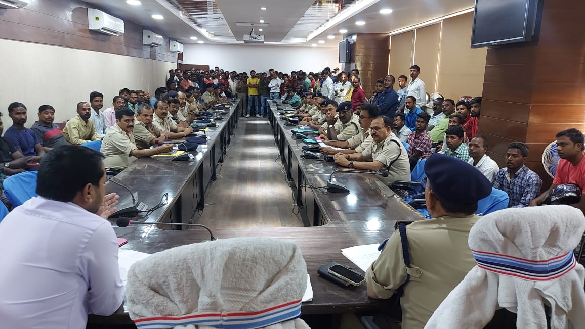 डीजे या लाउडस्पीकर में अश्लील गाना बजा, तो फिर पर्व मनेगा हाजत में, जानिए रांची जिला प्रशासन ने किसे और क्यों दी चेतावनी