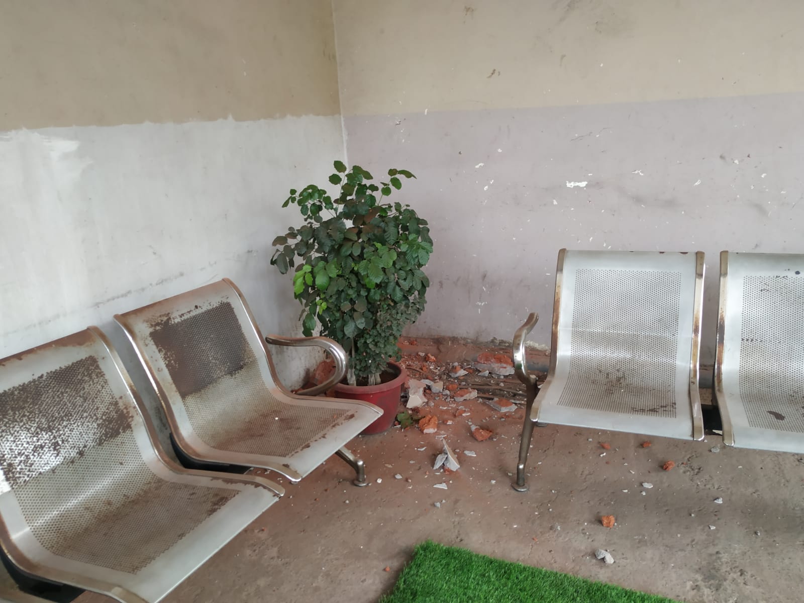 धनबाद के सिटी सेंटर में चमके हथियार, हुई मारपीट, जानिए क्यों बिल्डर के लोगों ने चमकाया हथियार  