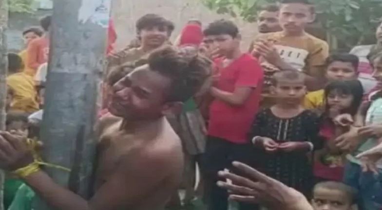 पूर्णिया में भीड़ का दिखा बेरहम इंसाफ, चोर को खंभे से बांधकर की बेतहाशा पिटाई,  मोबाइल से वीडियों बनाते रहें लोग