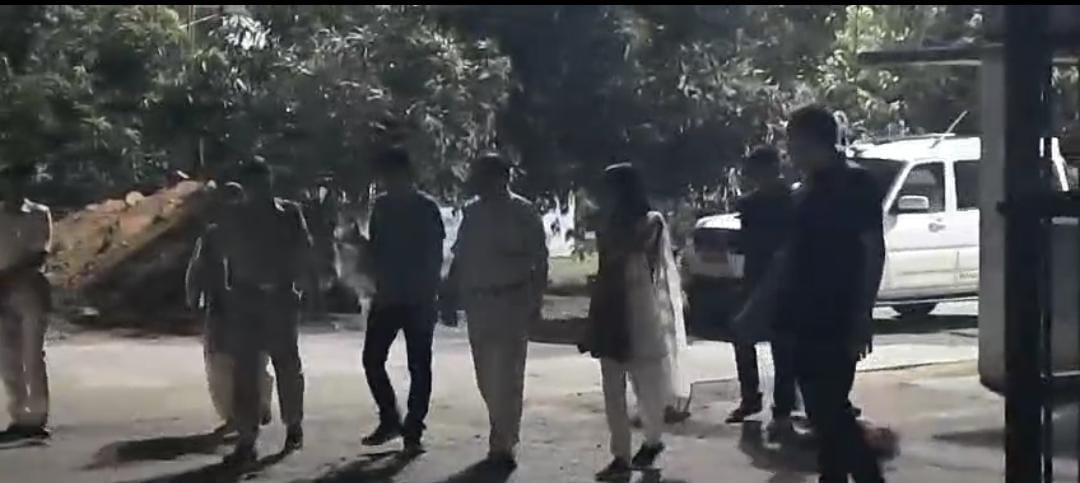 जमशेदपुर: क्या घाघीडीह जेल में कैदी रच रहे हैं किसी वारदात की साजिश! पढ़ें क्यों आधी रात डॉग स्क्वायड के साथ पहुंची पुलिस  