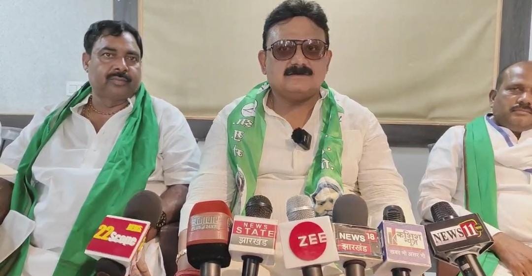 प्रधानमंत्री मोदी जी ने झूठ बोलने का नया कीर्तिमान किया हासिल! पीएम पर मिथिलेश ठाकुर का जोरदार हमला