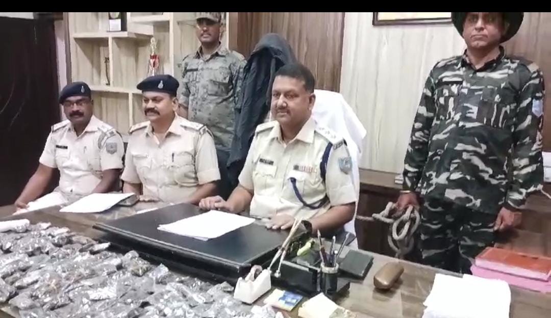 बोकारो: दुकान के पीछे चल रहा था अवैध गांजा का कारोबार, पुलिस को लगी भनक तो गिरफ्तार कर भेजा जेल   