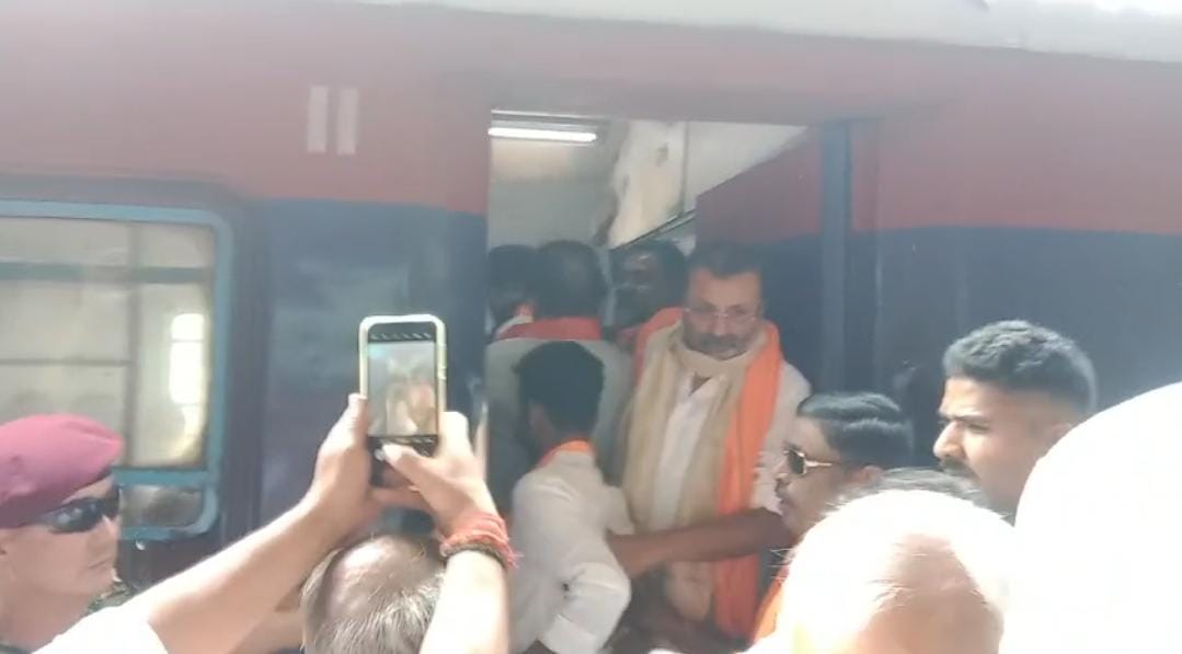 Loksabha Election 2024: गोड्डा लोकसभा सीट से निशिकांत दुबे आज करेंगे नामांकन, ट्रेन से  गोड्डा के लिए हुए रवाना 