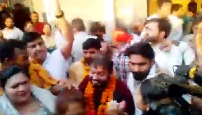 Election 2024 : कांग्रेस प्रत्याशी कन्हैया कुमार को  युवक ने  माला पहनाने के बाद मारा थप्पड़, जानिए क्या है पूरा मामला