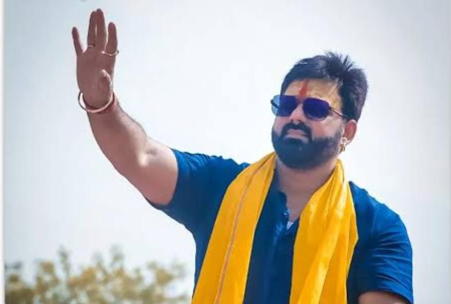  LS Election 2024:काराकाट में सिर चढ़ कर बोल रहा पवन सिंह का जादू,बिहार के इस युवा वोटर ने पावर स्टार को पांच कट्ठा जमीन देने का किया ऐलान  