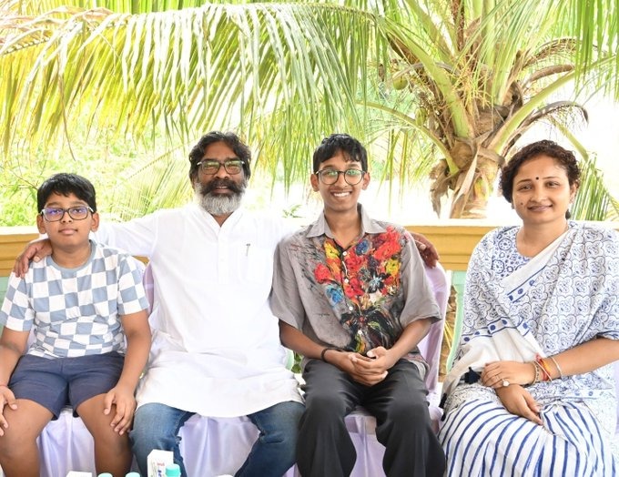 Gandey by-election: “नई पारी की शुरुआत का आशीर्वाद मिल रहा, लेकिन आपकी कमी खल रही” कल्पना सोरेन का भावुक पोस्ट