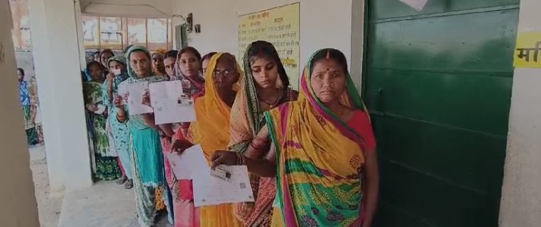 Gandey by-election-बंपर वोटिंग, शाम पांच बजे तक 66 फीसदी मतदान, कल्पना सोरेन और भाजपा उम्मीदवार दिलीप वर्मा के बीच है मुकाबला