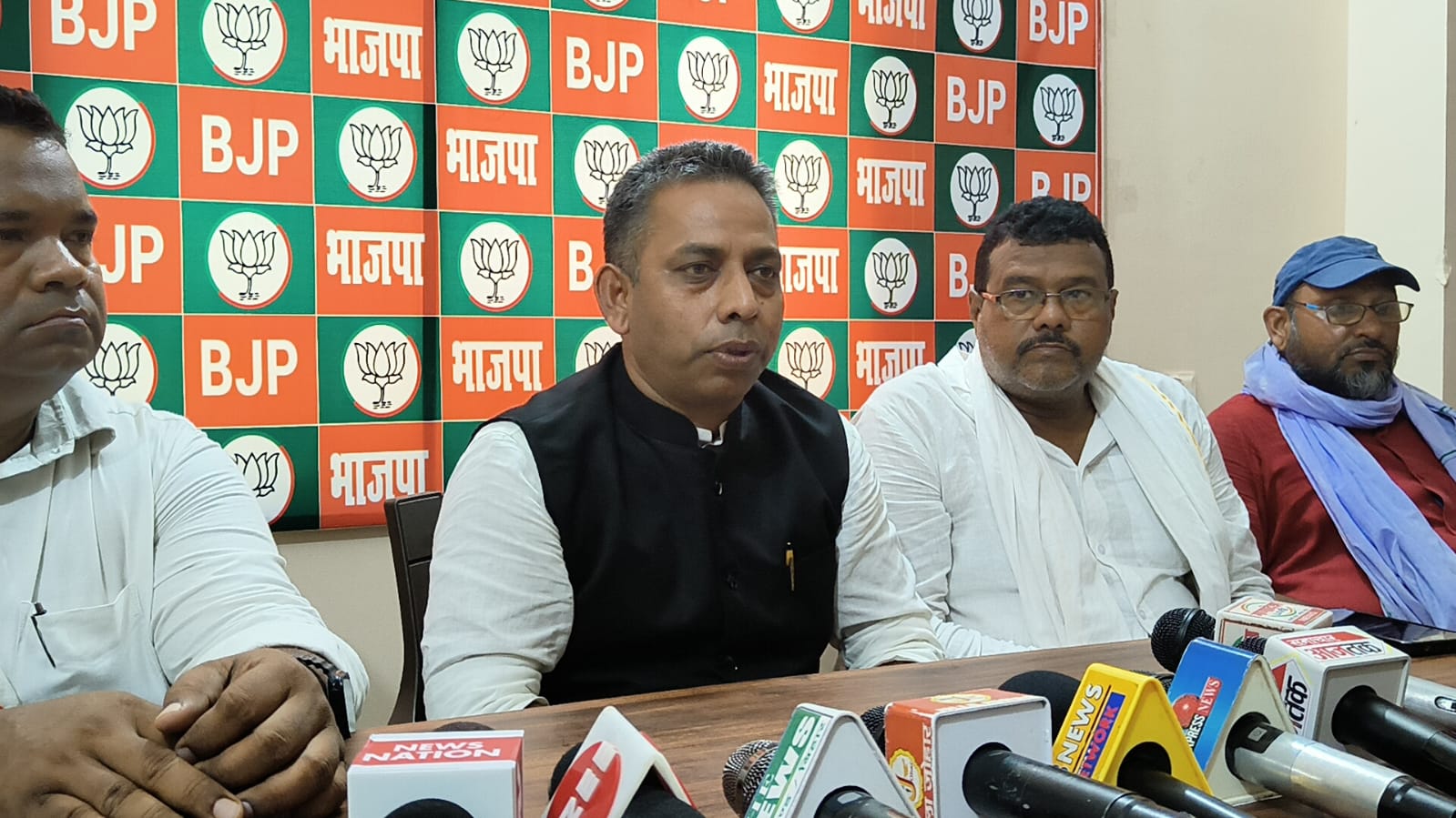 LS Election 2024:पीरपैंती विधायक ललन पासवान का कांग्रेस पर तंज, राहुल गांधी के संविधान वाले बयान का दिया जवाब