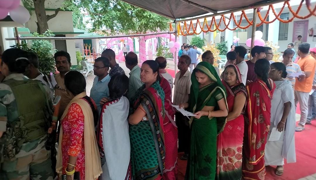 Loksabha Election: गोड्डा लोकसभा सीट पर मतदान जारी, सुबह 7 बजे से मतदाता बढ़ चढ़ कर ले रहे हिस्सा