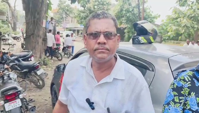 GARHWA : 20 साल से आदिवासी महिला के यौन शोषण के आरोपी मुखिया इजहार अंसारी ने किया सरेंडर