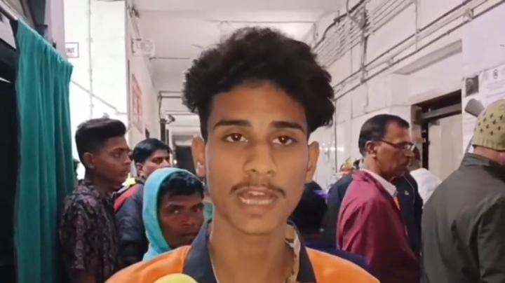 फिर चाकूबाजी से दहली लौहनगरी! साईबर कैफे में घुसकर बदमाशों ने की चाकूबाजी, एक युवक की हालत गंभीर