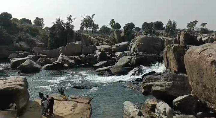 गुमला की हसीन वादियों में हो रही है इस फिल्म की शूटिंग, लेकिन विकास नहीं होने से कलाकरों को हो रही है परेशानी, पढ़ें क्या है मांग