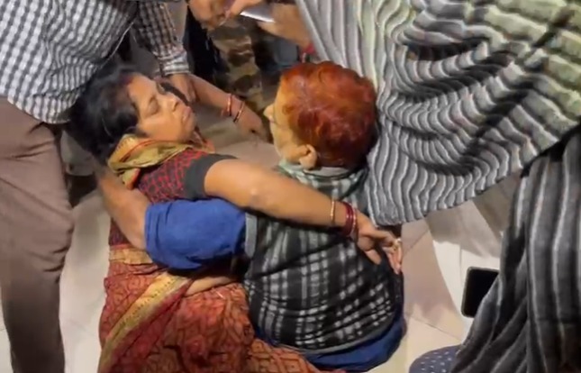 इंजीनियर अतुल सुभाष की अस्थियां लेकर पटना पहुंचे माता पिता, मीडिया से बात करते हुए मां हुई बेहोश, देखिए वीडियो