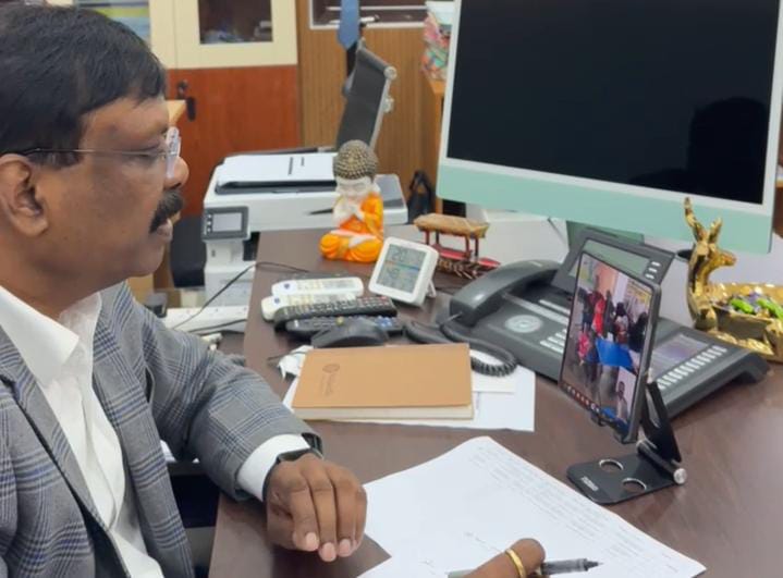 Bihar: अब ACS सिद्धार्थ रोजाना 10 स्कूलों के शिक्षकों को वीडियो कॉल के जरिए करेंगे बात, शिक्षकों में हड़कंप