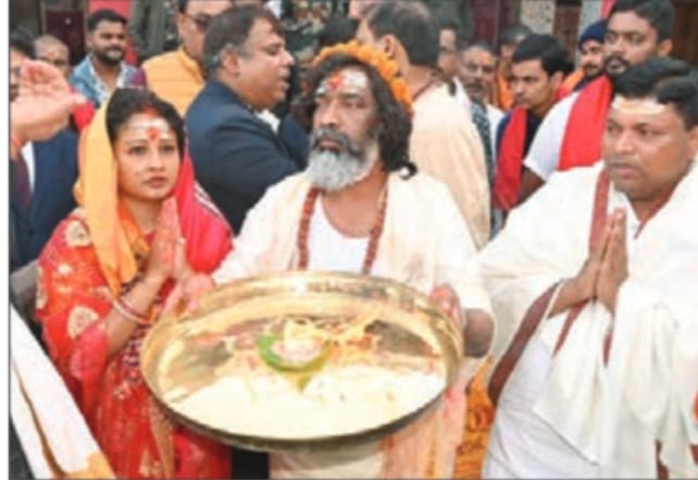 मुख़्यमंत्री हेमंत सोरेन का नया लुक क्यों सीधे लोगों को कनेक्ट कर रहा ,पढ़िए देवघर दौरे की झलक