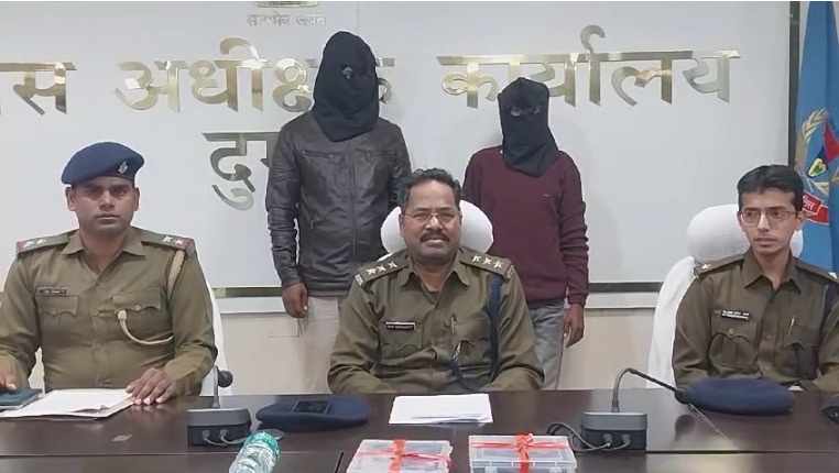 दुमका: साइबर अपराध की योजना बना रहे थे अपराधी, पुलिस ने दो को किया गिरफ्तार बाकी फरार