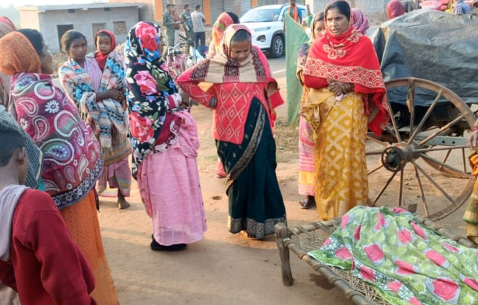 सड़क दुर्घटना में रामगढ़ की वृद्धा और गोड्डा के बाइक चालक की मौत, परिजनों ने रामगढ़ दुमका मार्ग को किया जाम