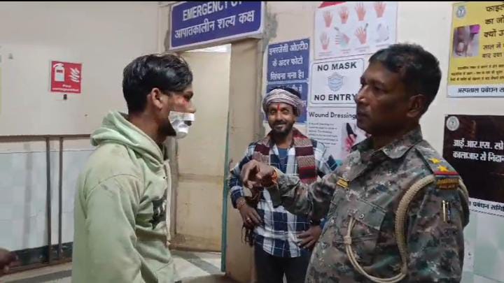 दुमका में दर्दनाक सड़क हादसा! सड़क किनारे बैठी दो महिला को बाइक चालक ने मारा ठोकर, एक की मौत