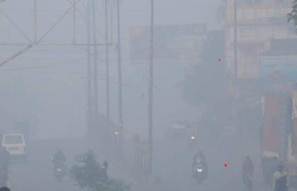 Jharkhand Weather Update:रांची के इन इलाकों में जम रही है ओस की बूंदे, पारा गिरने से हाड़ कंपा रही है ठंड, पढ़ें कब मिलेगी राहत