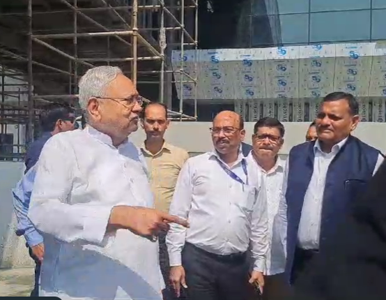 पटना एयरपोर्ट टर्मिनल का सीएम नीतीश ने किया निरीक्षण, काम जल्द पूरा करने के निर्देश, कहा-यात्रियों को मिलेंगी आधुनिक सुविधाएं
