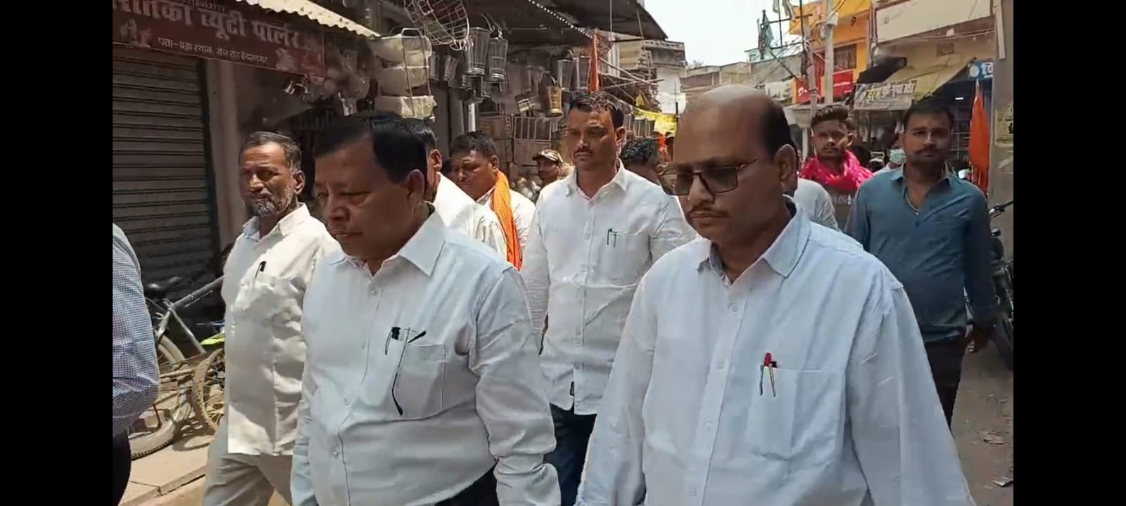 PALAMU NEWS:रामनवमी का त्योहार शांतिपूर्ण संपन्न कराने को लेकर जिला के पुलिस व प्रशासनिक अधिकारियों ने किया फ्लैग मार्च 