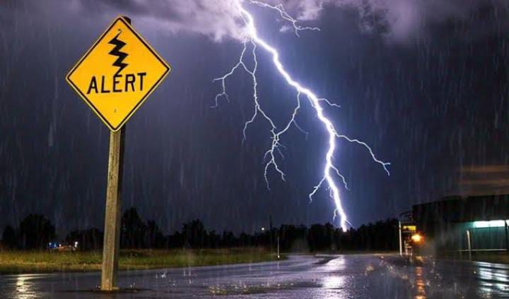 Weather Alert: आज तबाही मचा सकता है मौसम, पूरे झारखंड में भारी बारिश, वज्रपात और आंधी तूफ़ान का अलर्ट