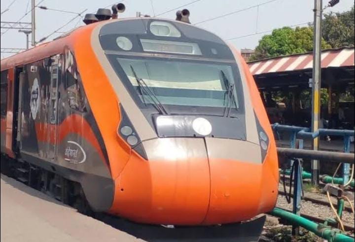 Bihar News: वंदे भारत एक्सप्रेस ट्रेन पर पथराव, CCTV खंगालने में जुटी जीआरपी पुलिस