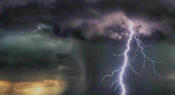 Weather Alert: झारखंड में आज भी तेज़ हवाओं के साथ बारिश, इन जिलों में तूफ़ान के साथ वज्रपात का अलर्ट 