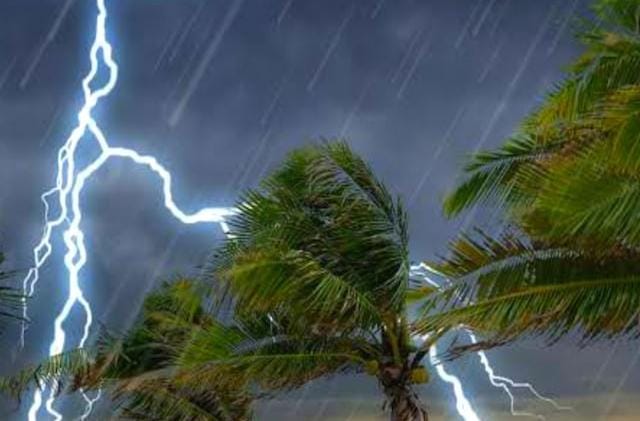 Weather Alert: झारखंड के इन जिलों में आज वज्रपात का येलो अलर्ट जारी, जानिए कब थमेगा आंधी-तूफ़ान और बारिश का सिलसिला