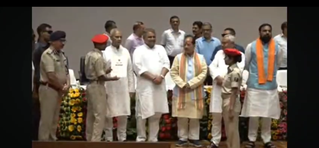 नीतीश कुमार के फैसले ने बढ़ाई राजनीतिक सरगर्मी, विजय चौधरी को मंच से हटाने के पीछे क्या है वजह?