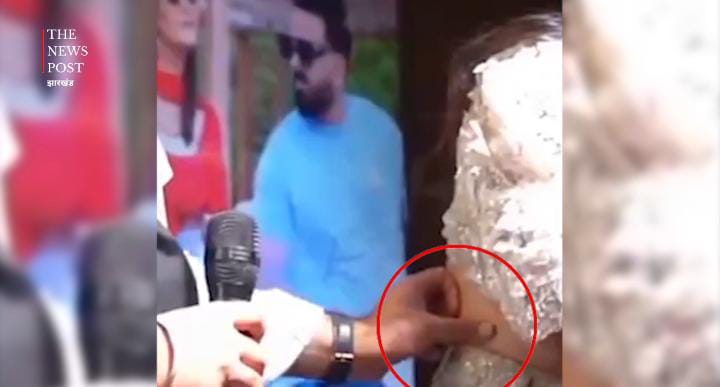 गजब फुहड़ इंसान है! खुले मंच पर पवन सिंह ने पार की बेशर्मी की सारी हदें, वीडियो वायरल होते ही मचा बवाल,देखिए-VIDEO