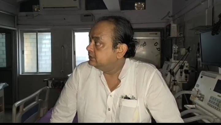 देखिये स्वास्थ्य मंत्री जी ! मोबाइल टॉर्च के सहारे चल रहे हैं राज्य के अस्पताल, कुछ तो करिये