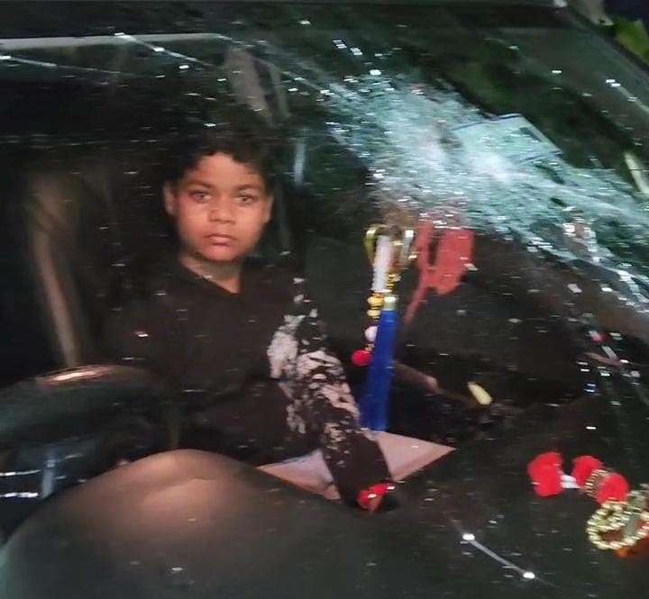 धनबाद: सरायढेला में वाहन जांच के दौरान पुलिसकर्मी ने तोड़ा कार का शीशा, बच्चे को लगी चोट, परिवार ने पुलिस पर लगाया ये आरोप