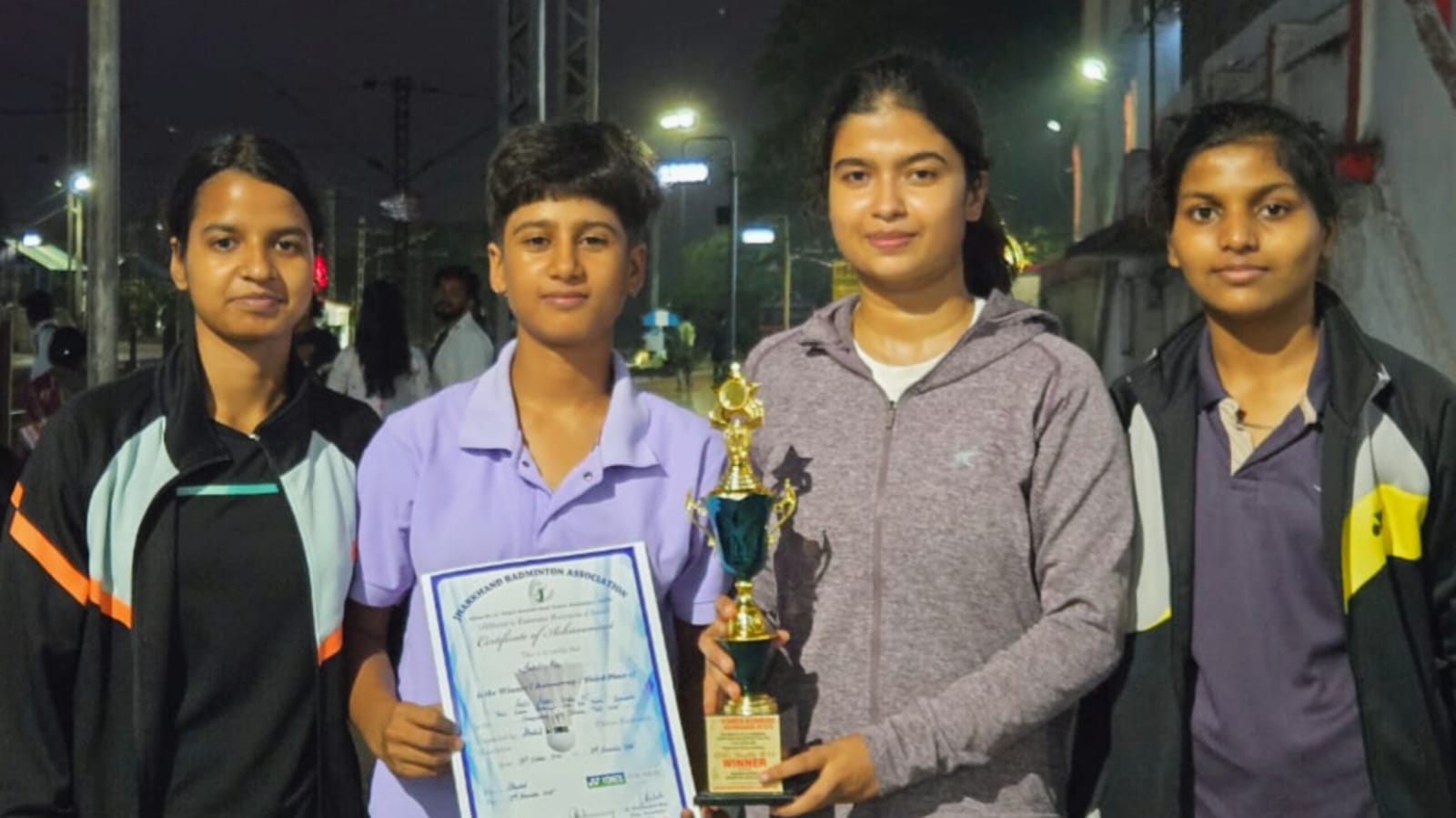 देवघर की लाडली रोज ने बैडमिंटन में रचा इतिहास! अंडर-15 युगल वर्ग में जीता स्वर्ण पदक