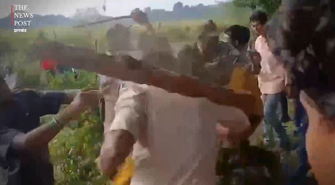 विवाद सुलझाने गई थी खूंटी पुलिस, शराबियों ने थानेदार पर कर दिया जानलेवा हमला, लगे 14 टांके, देखें VIDEO