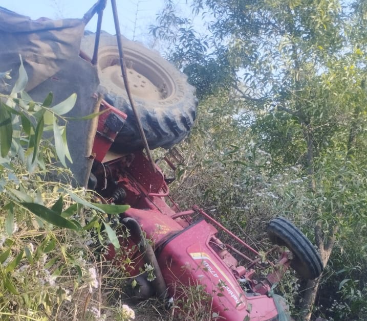 ब्रेकिंग: सरायकेला गम्हारिया में दर्दनाक सड़क हादसा: ट्रैक्टर पलटने से 2 की मौत, 3 घायल