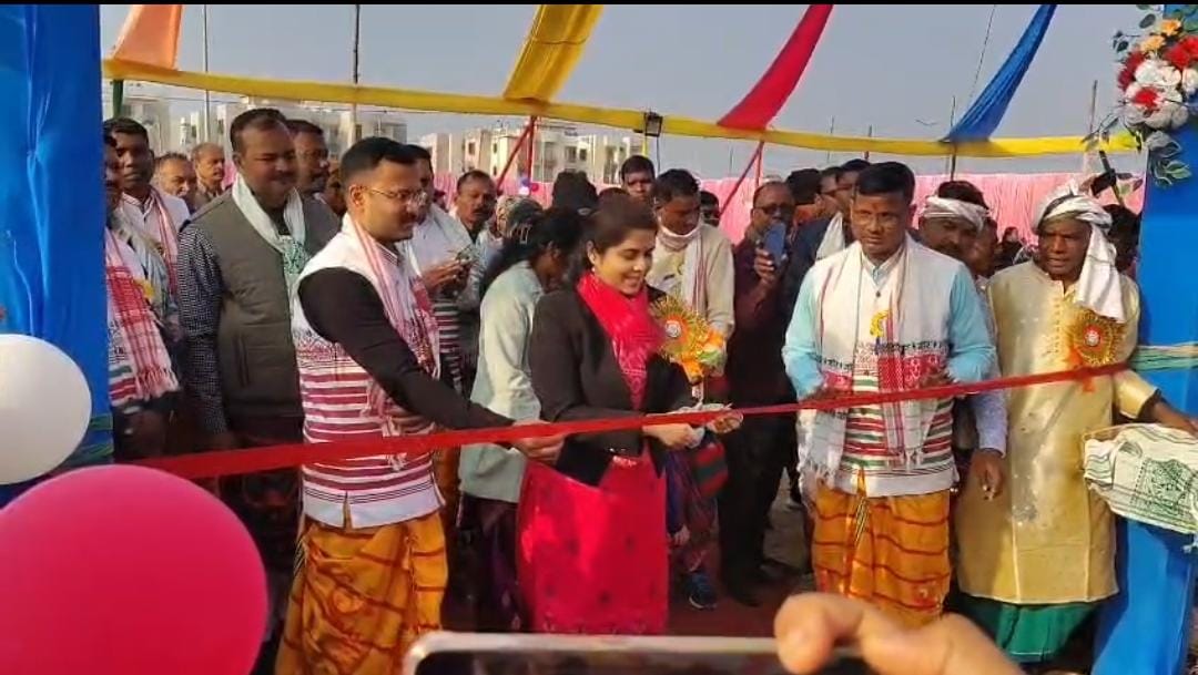 एसपी निधि द्विवेदी के नेतृत्व में बड़ी सफलता, प्रोजेक्ट डिवाइस से असली मालिकों को मिले गुम मोबाइल, पाकुड़ पुलिस ने जीता जनता का भरोसा