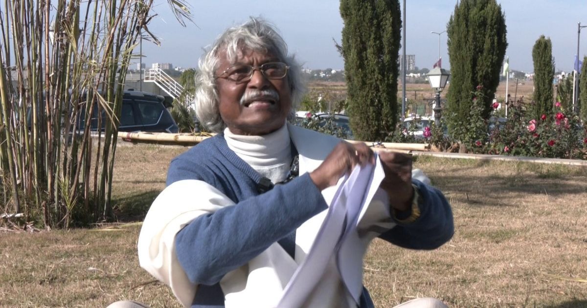 पेसा नियमावली पर झारखंड में सियासी भूचाल !  सूर्य सिंह बेसरा ने फाड़ी नियमावली, सरकार पर लगाया गंभीर आरोप