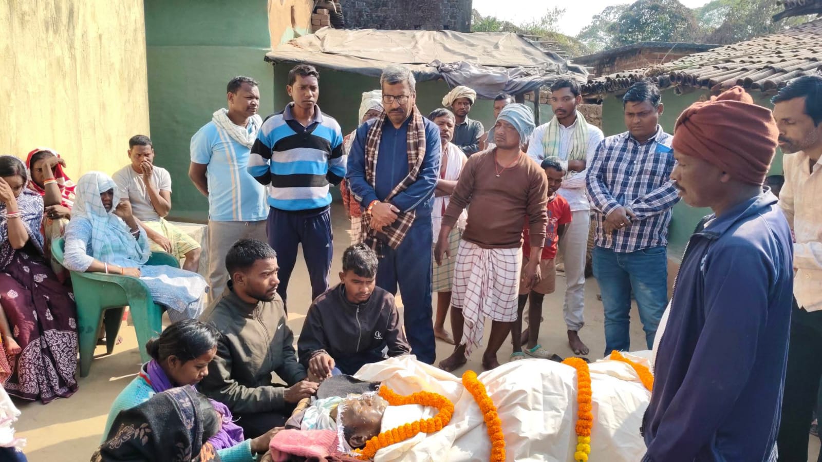 आपको भी झकझोर देगी यह खबर  : रैयतों की राशि खा गए "मगरमच्छ ".अब आर्थिक तंगी में उठने लगी अर्थी!