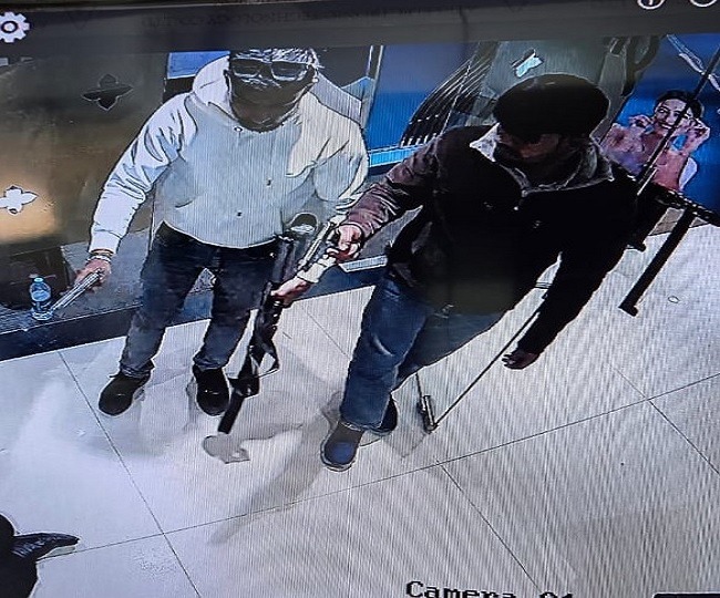 बोकारो तनिष्क शो रूम कांड: देवघर नंबर के अपाची बाइक से पहुंचे थे क्रिमिनल्स,क्यों बिहार तक पुलिस की छापेमारी! 