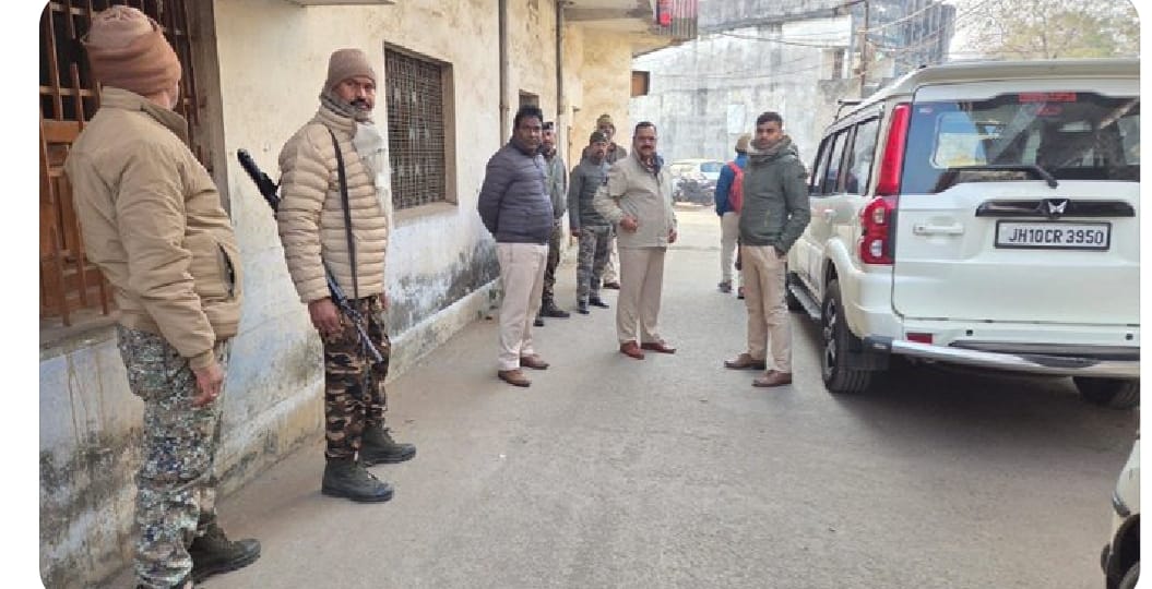 गैंग्स ऑफ़ वासेपुर के खिलाफ धनबाद पुलिस ने खोल दिया नेटवर्क का मुंह, तो दो छापे में क्या -क्या खुले राज!