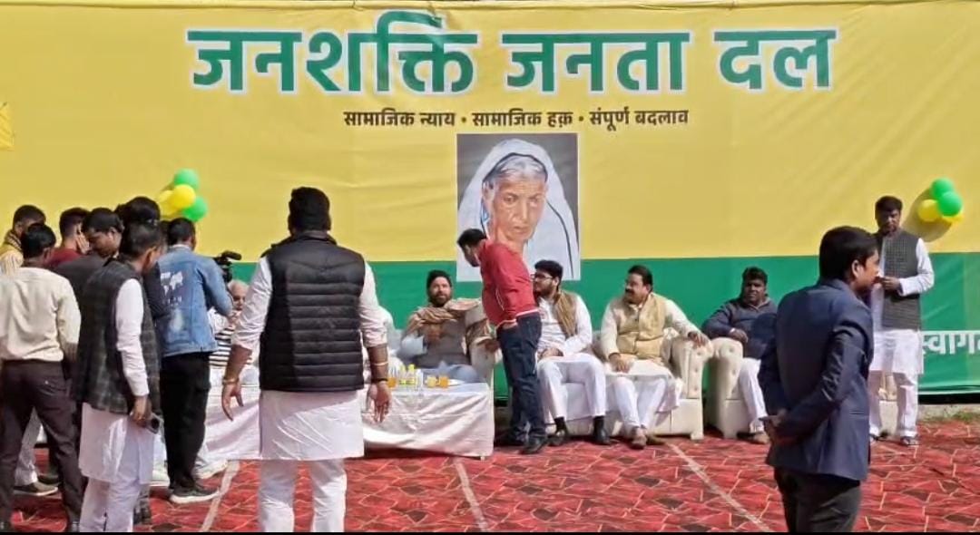 तेजप्रताप के आवास पर मकर संक्रांति भोज,  लालू यादव और राज्यपाल आरिफ मोहम्मद खान हुए शामिल 