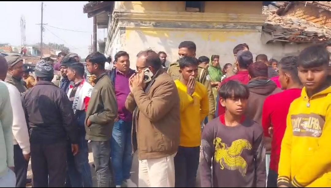 देवघर में मंदिर जीर्णोद्धार को लेकर दो पक्षों में हिंसक झड़प, आधा दर्जन से ज्यादा लोग घायल