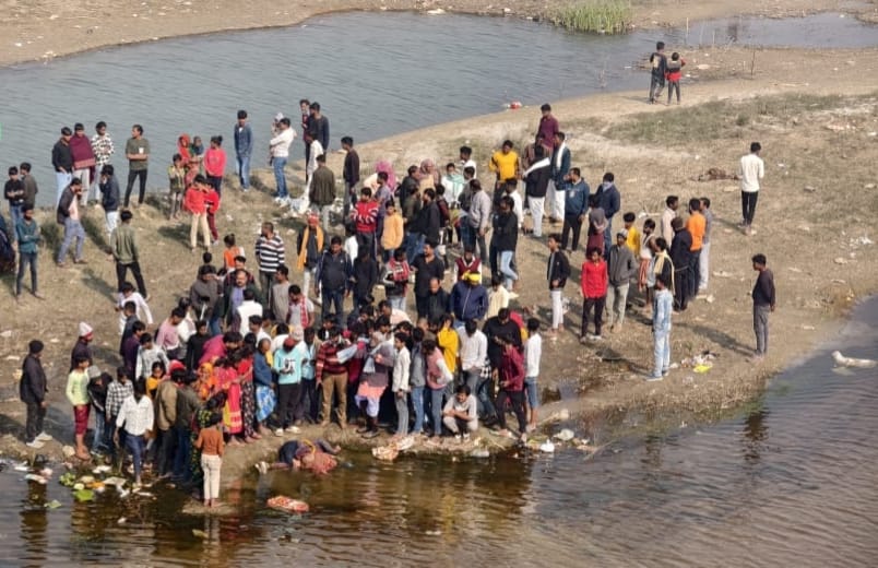 मुजफ्फरपुर में बूढ़ी गंडक की धारा से चार शव बरामद, हत्या या आत्महत्या जांच में जुटी पुलिस