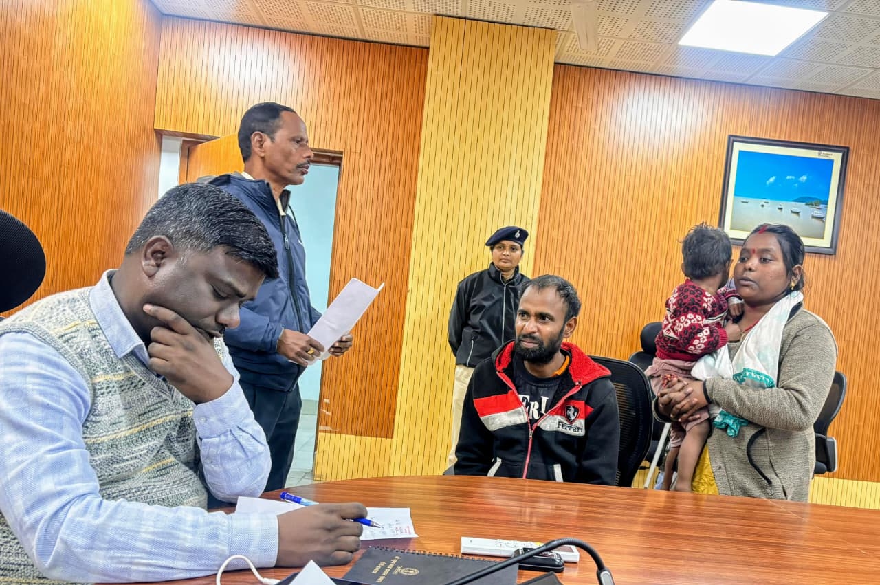 जनता दरबार : हुजूर ! परेशानी में हैं-नजीर पेंशन प्रपत्र एवं मूल सेवा पुस्तिका नहीं कर रहे रिलीज़ !