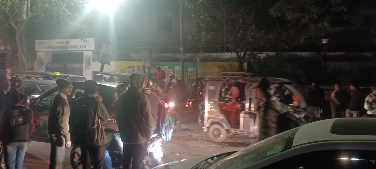 धनबाद में "साइलेंट किलर" बनी रेसिंग बाइक, चालक तो गिरते -मरते हैं ही, राहगीरों को भी ले लेते चपेट में!