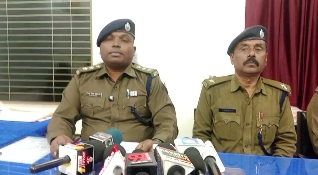 चिरकुंडा में ब्राउन शुगर और देशी पिस्टल के साथ एक आरोपी गिरफ्तार, एसडीपीओ ने किया खुलासा